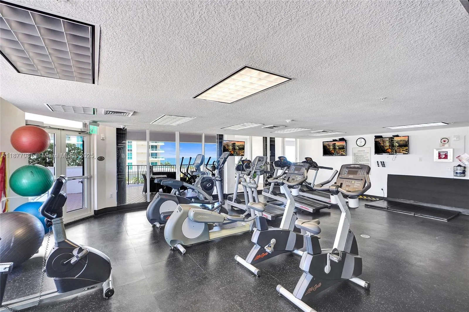 100 S Birch Rd, #906B