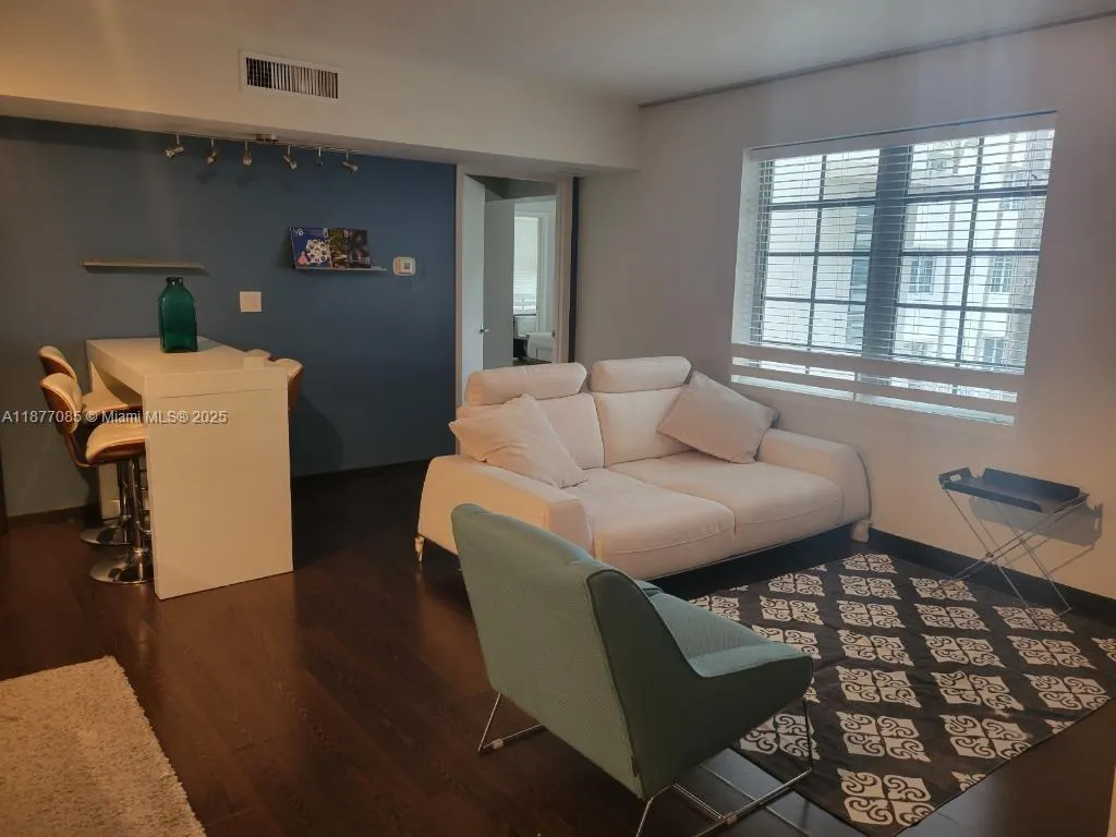 435 21st St, #214