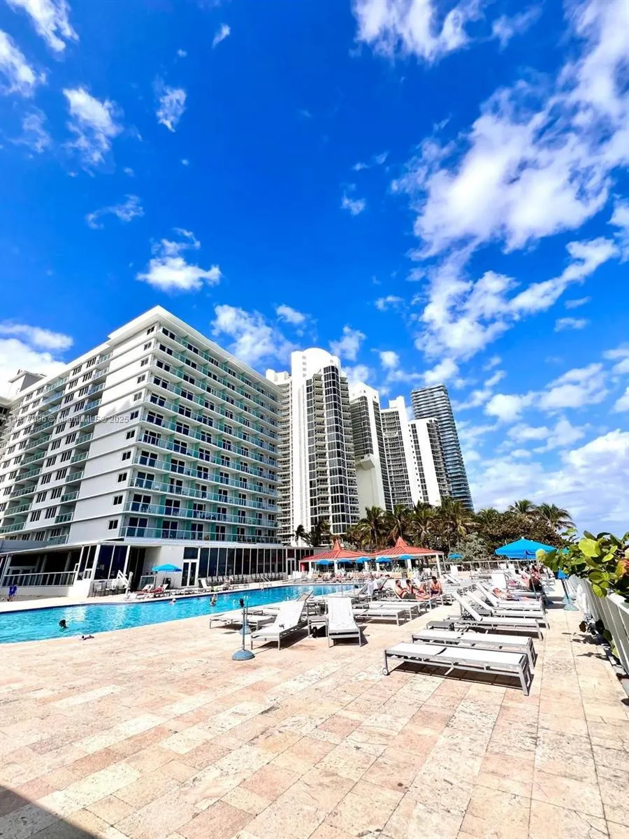 19201 Collins Ave, #1036