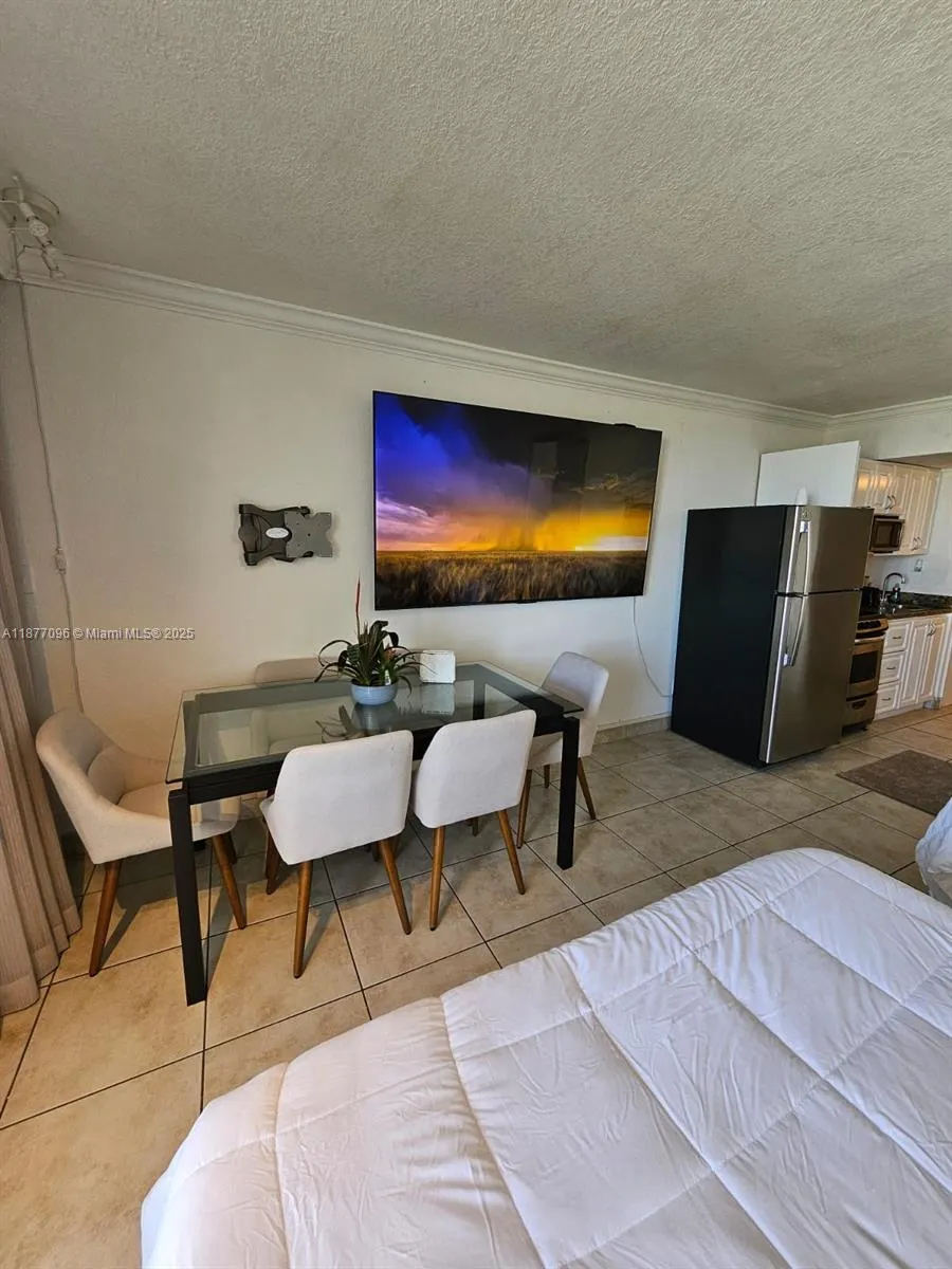 19201 Collins Ave, #1036