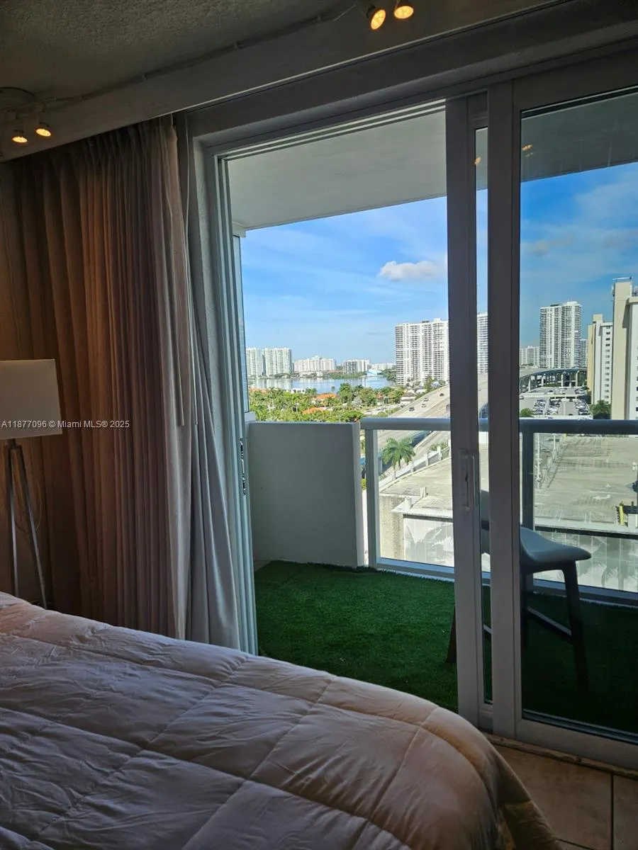 19201 Collins Ave, #1036
