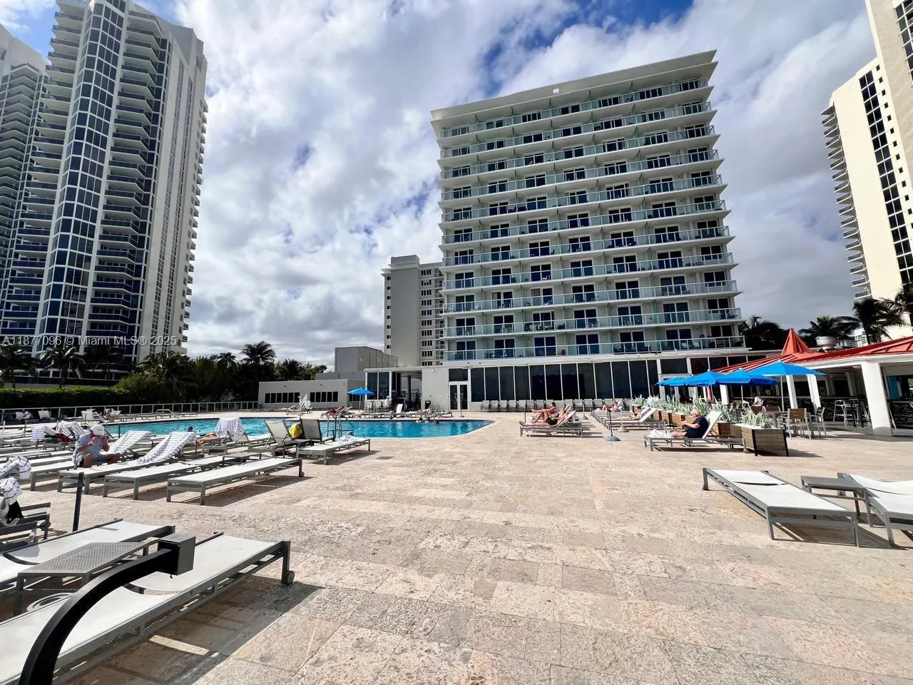 19201 Collins Ave, #1036