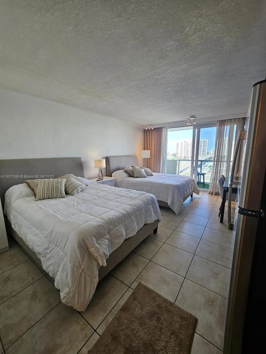 19201 Collins Ave, #1036