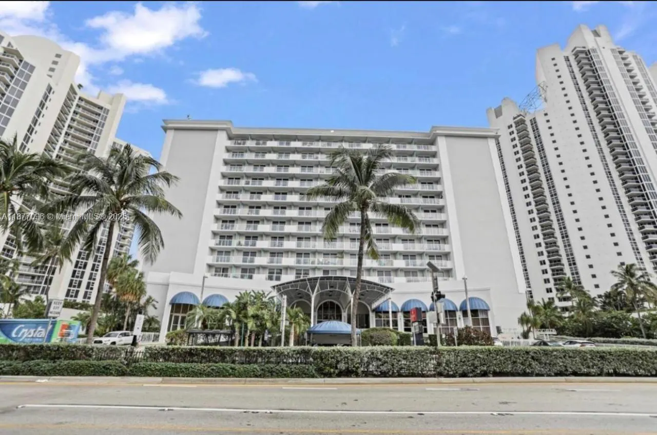 19201 Collins Ave, #1036