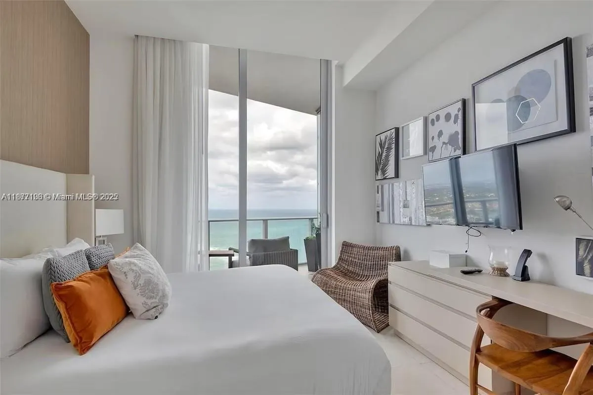4111 S Ocean Dr, #PH4106