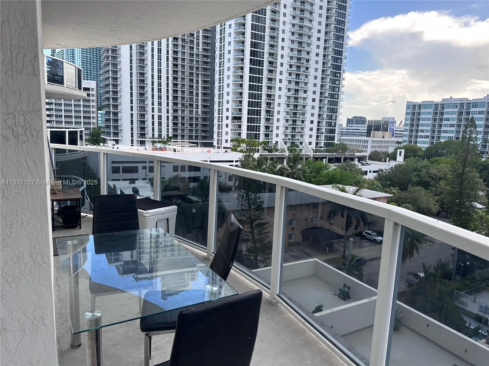 601 NE 23rd St, #803