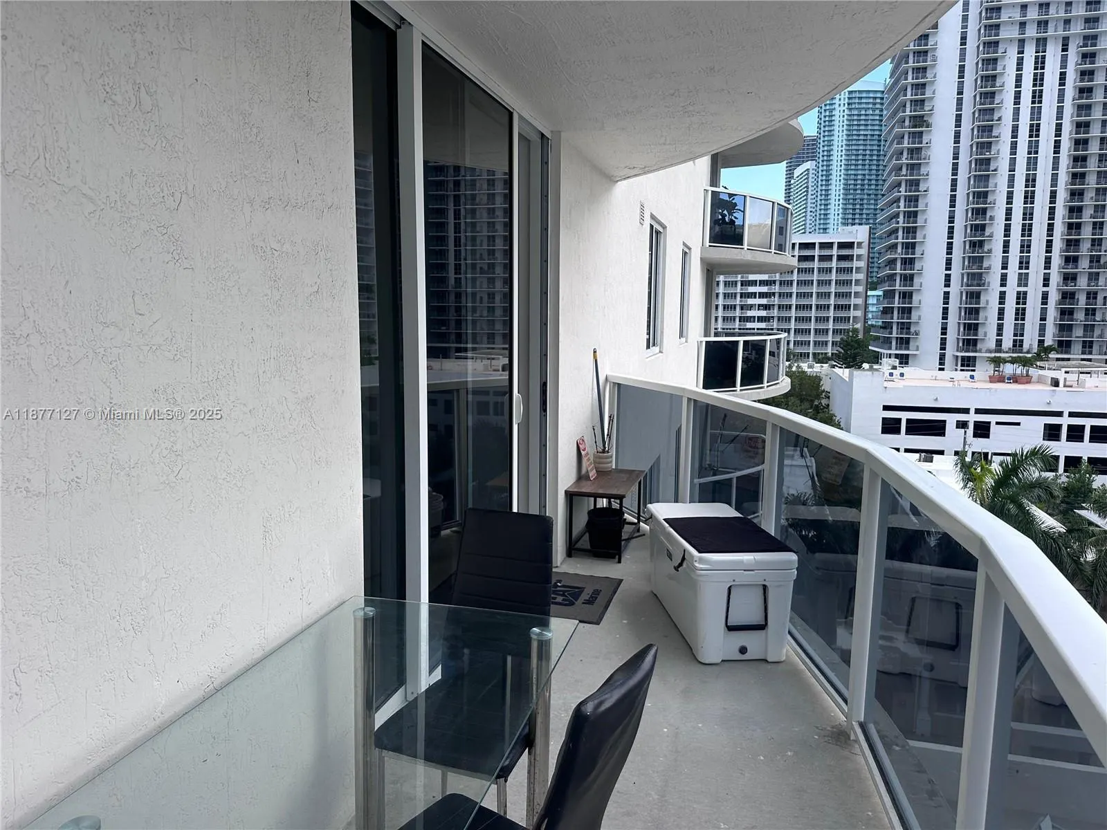 601 NE 23rd St, #803