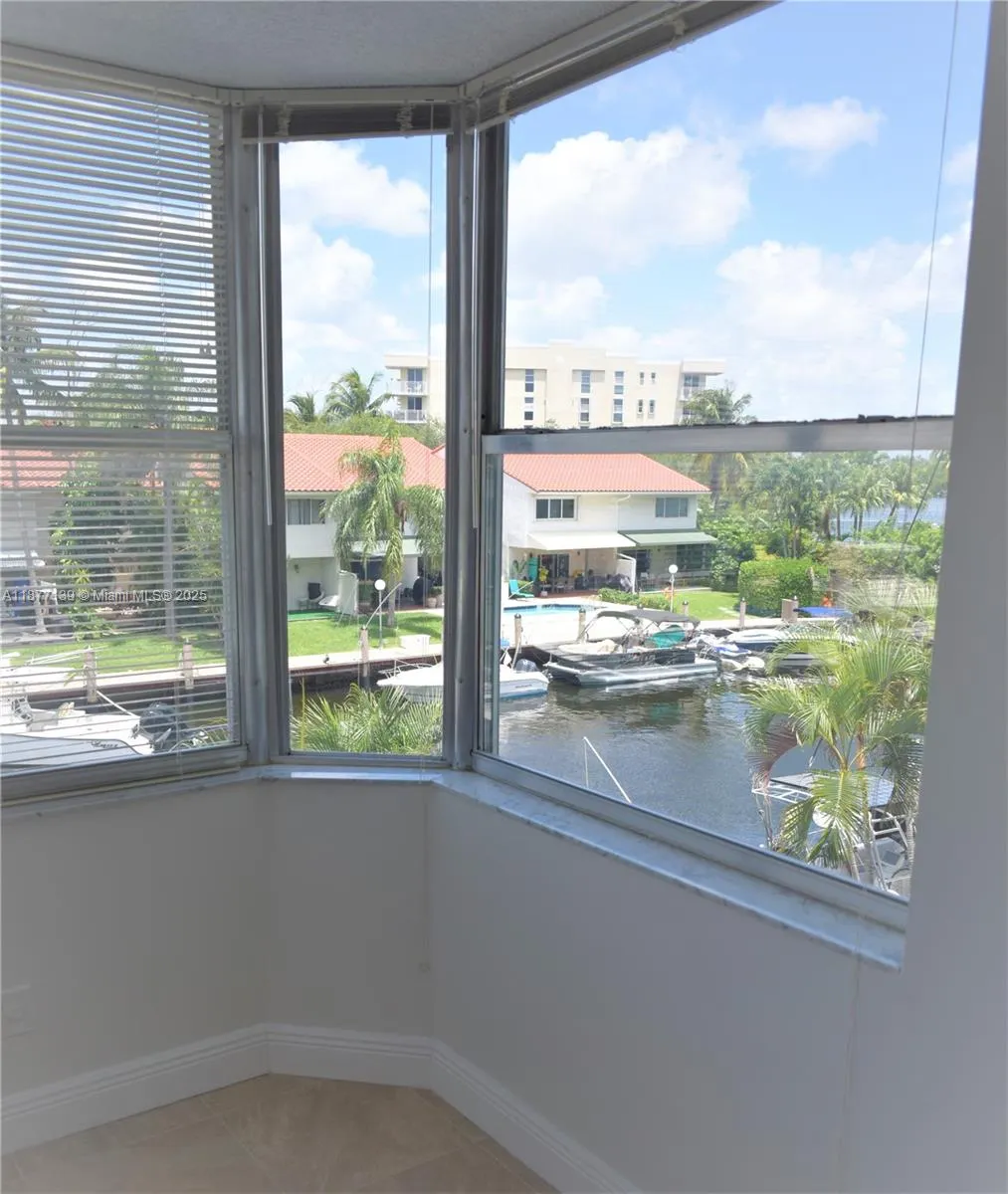 16565 NE 26th Ave, #3F