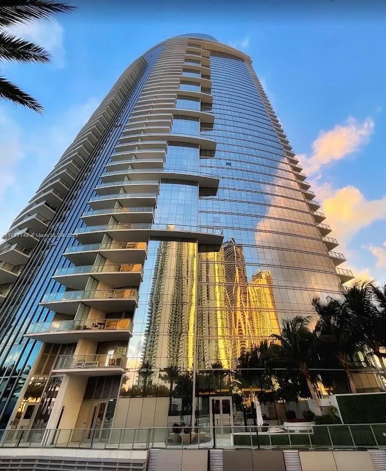 851 NE 1st Ave, #302