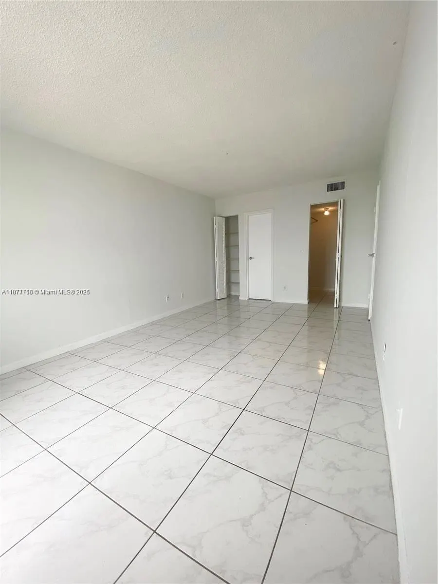 13499 Biscayne Blvd, #403