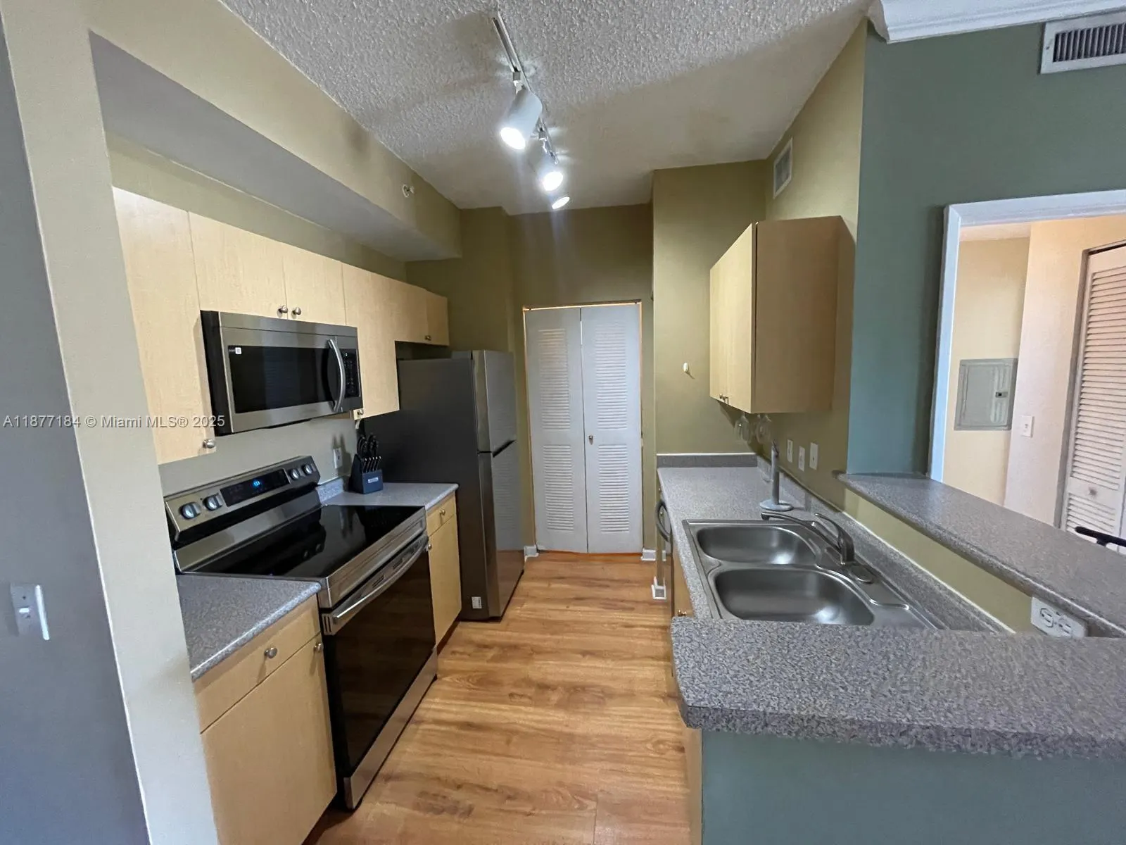 1919 VAN BUREN ST, #801