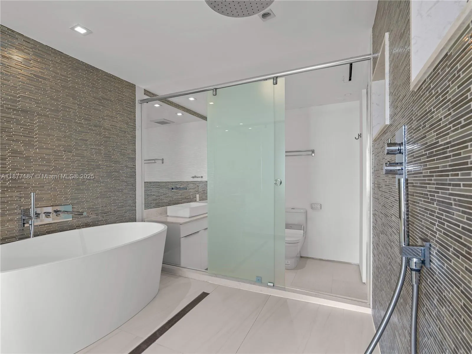 8011 Fisher Island Dr, #8011