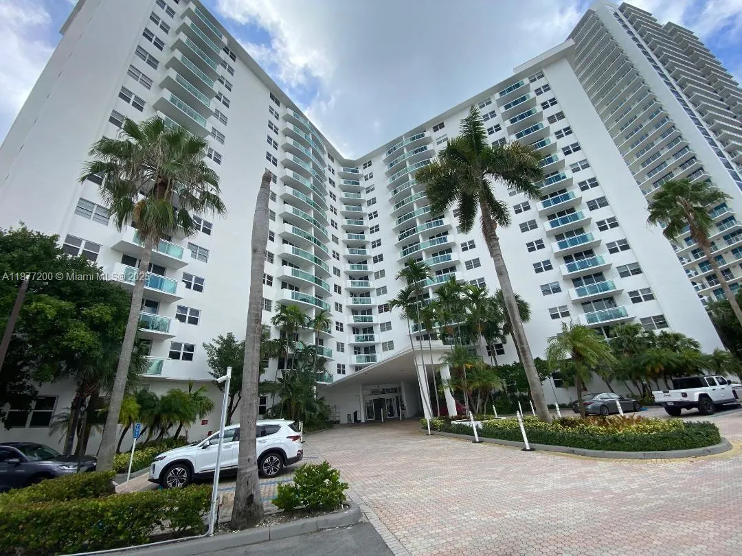 3001 S Ocean Dr, #833