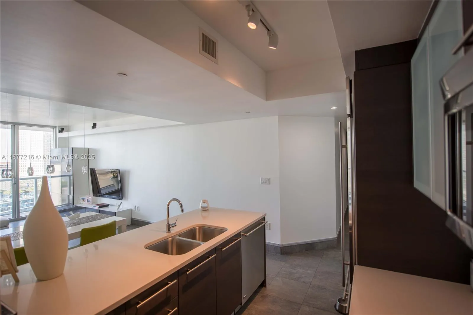 500 Brickell Ave, #2703