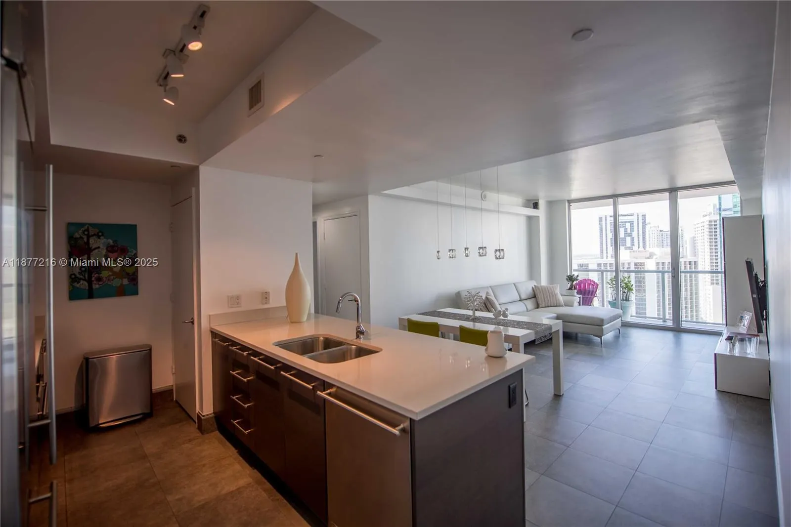 500 Brickell Ave, #2703