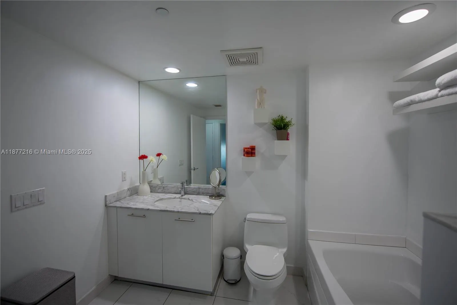 500 Brickell Ave, #2703