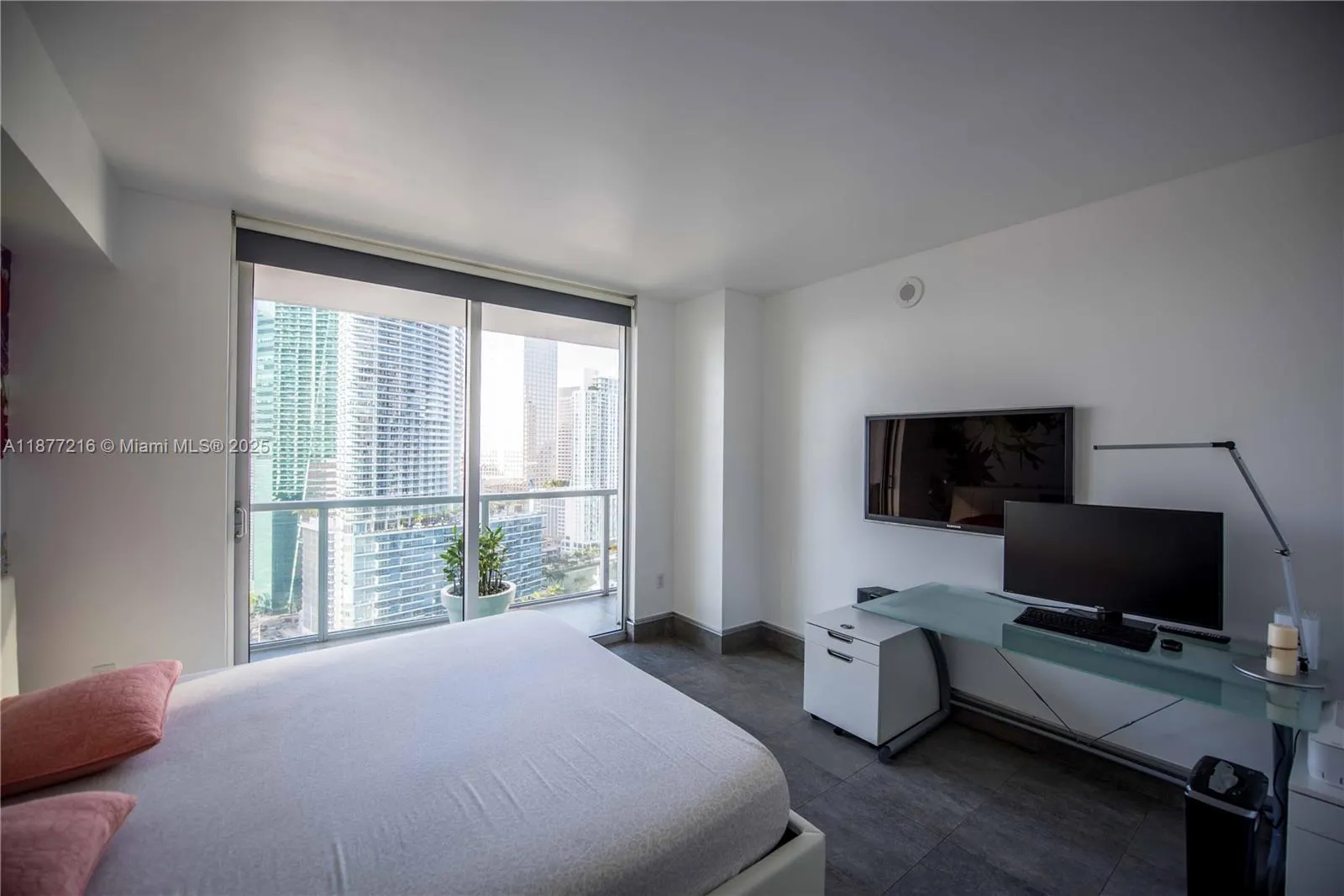 500 Brickell Ave, #2703