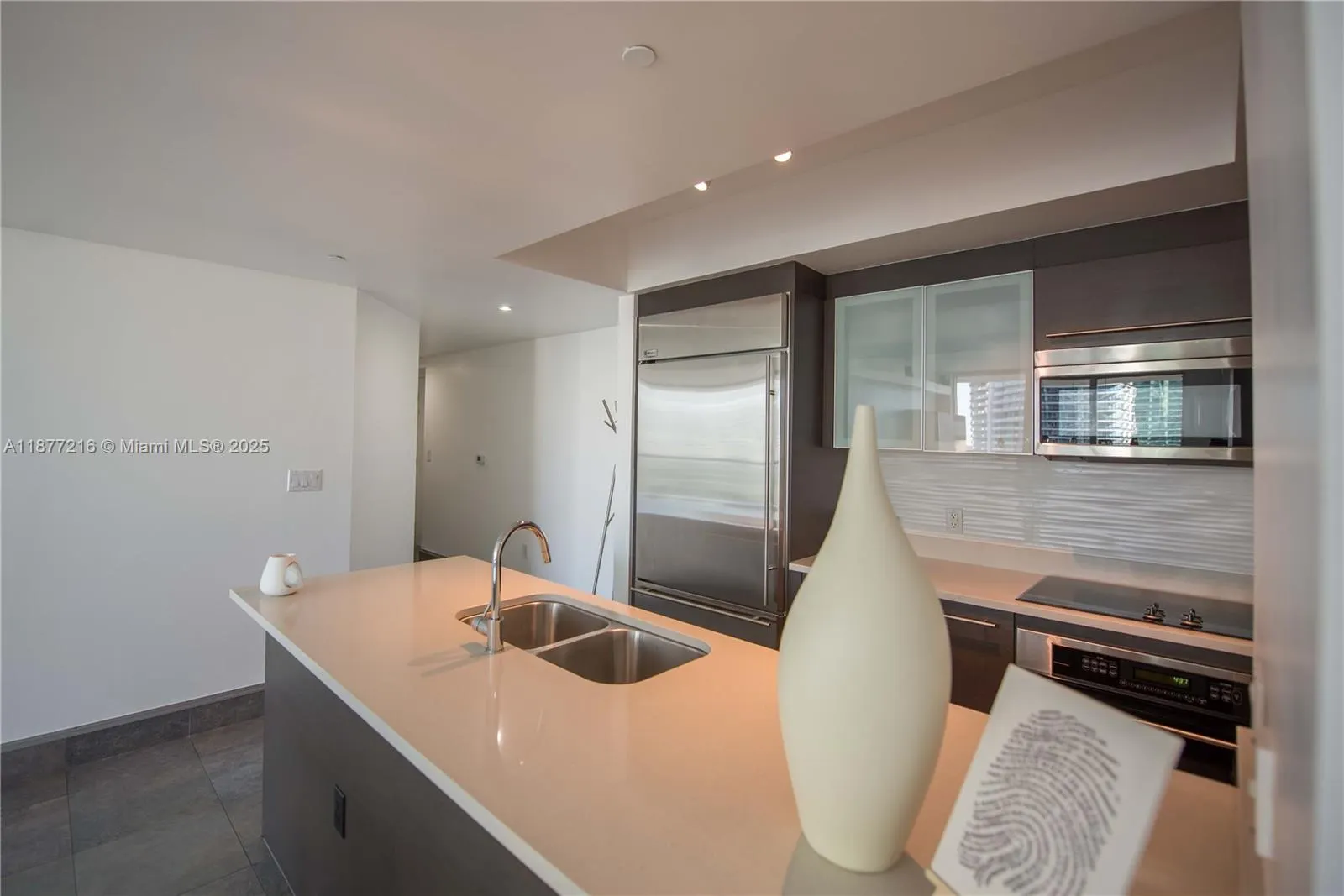 500 Brickell Ave, #2703