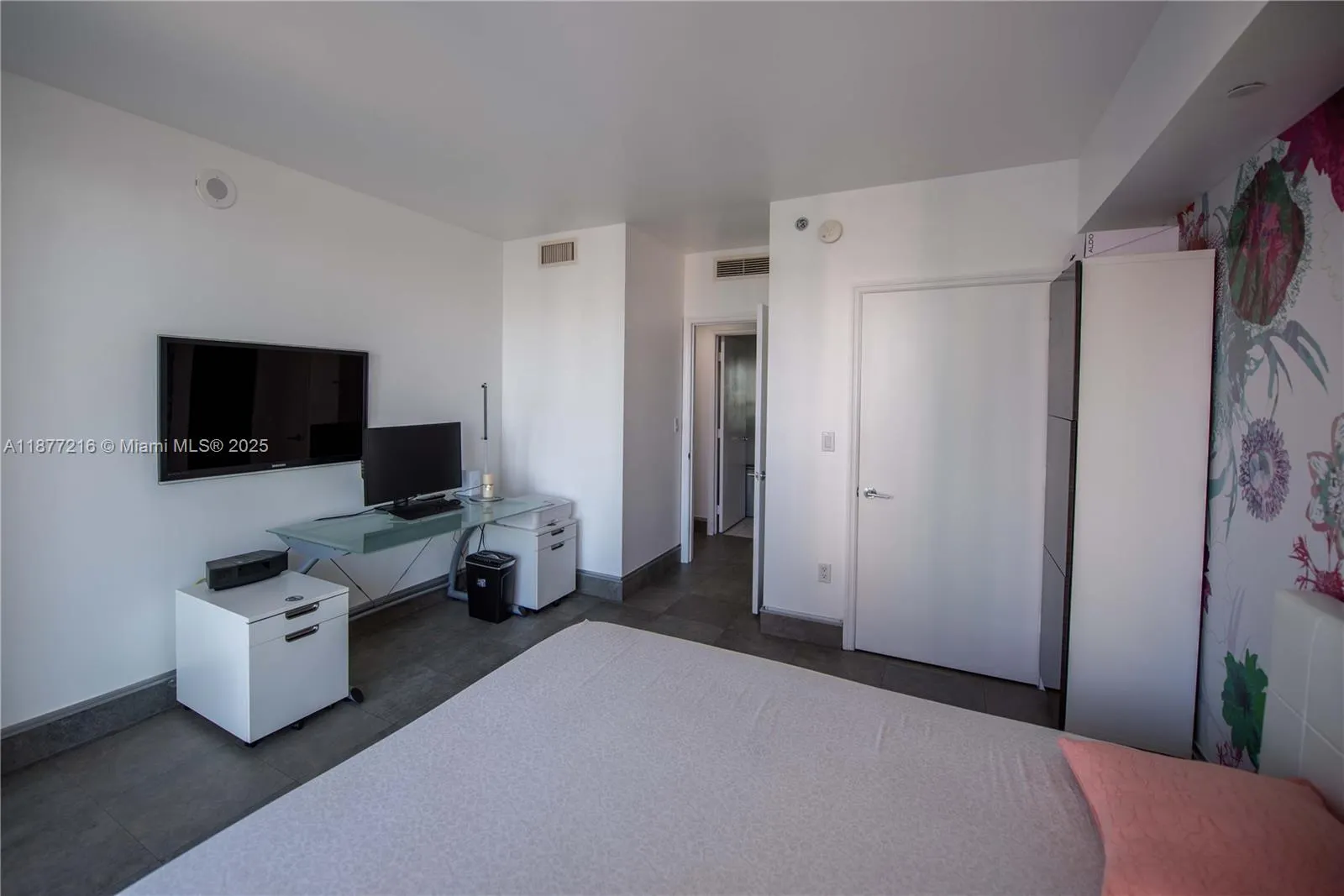 500 Brickell Ave, #2703