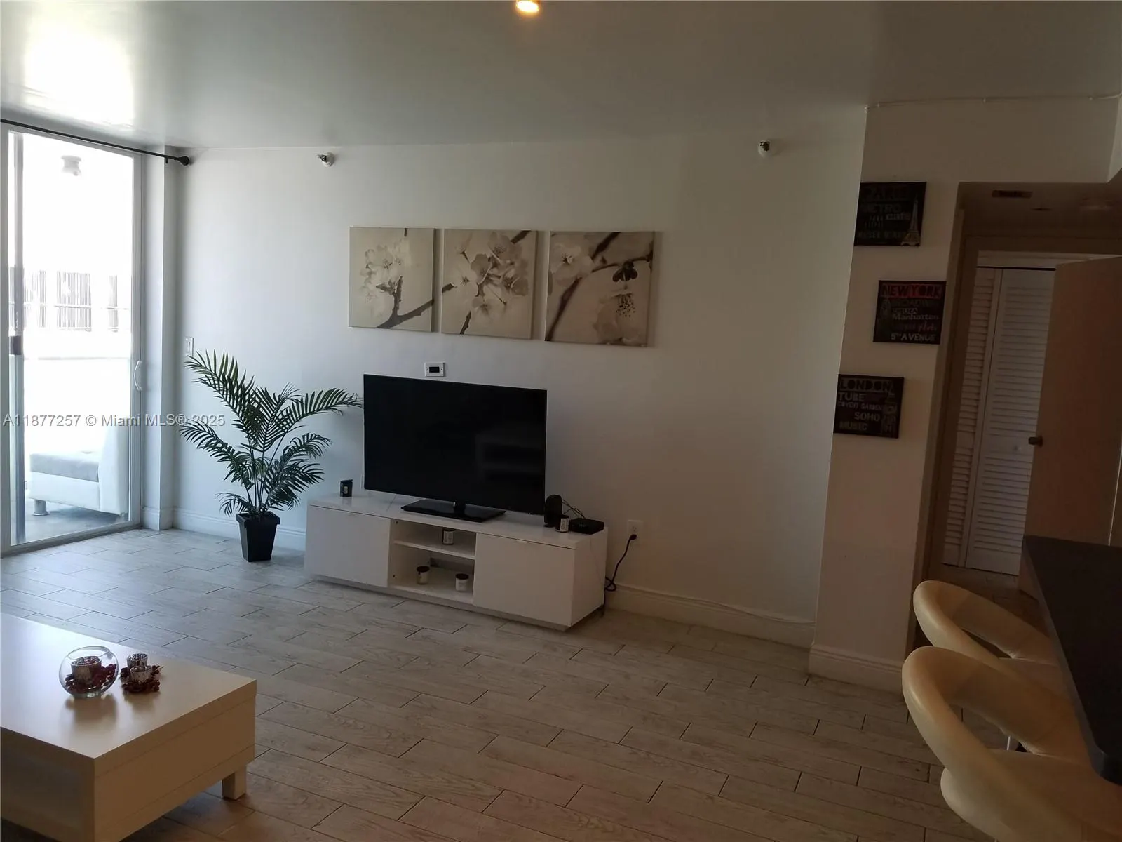 1035 West Ave, #208