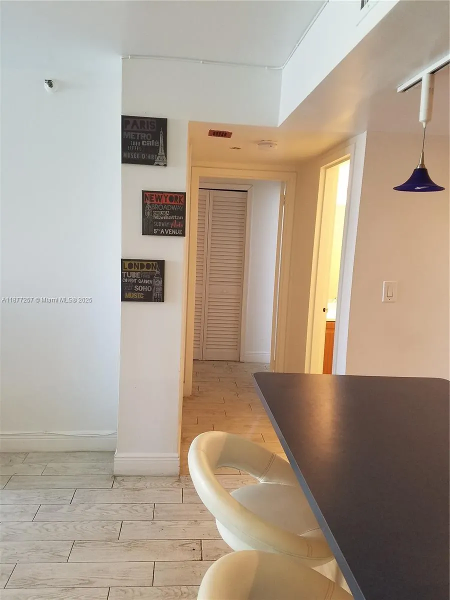 1035 West Ave, #208