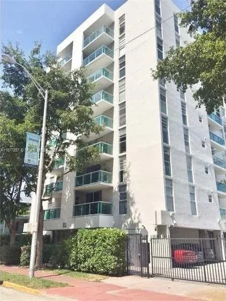 1035 West Ave, #208