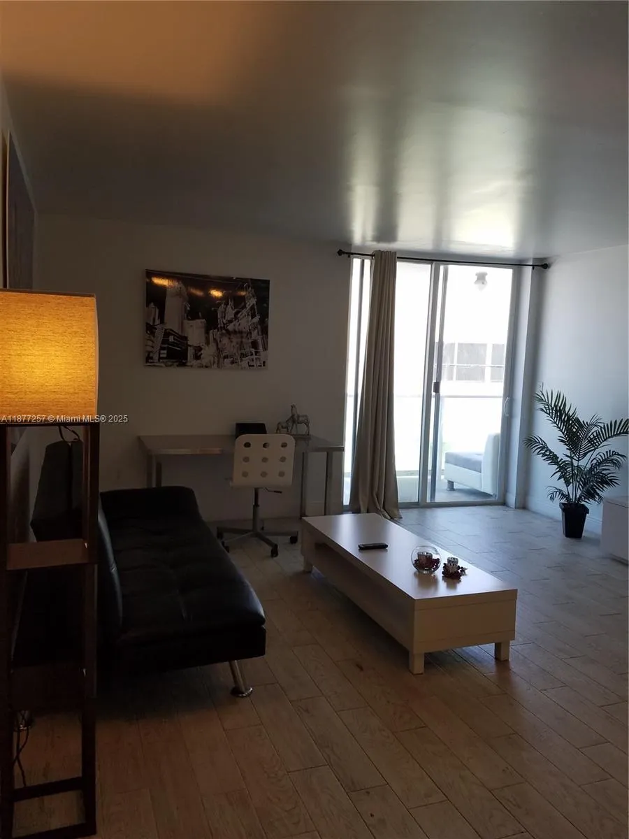 1035 West Ave, #208