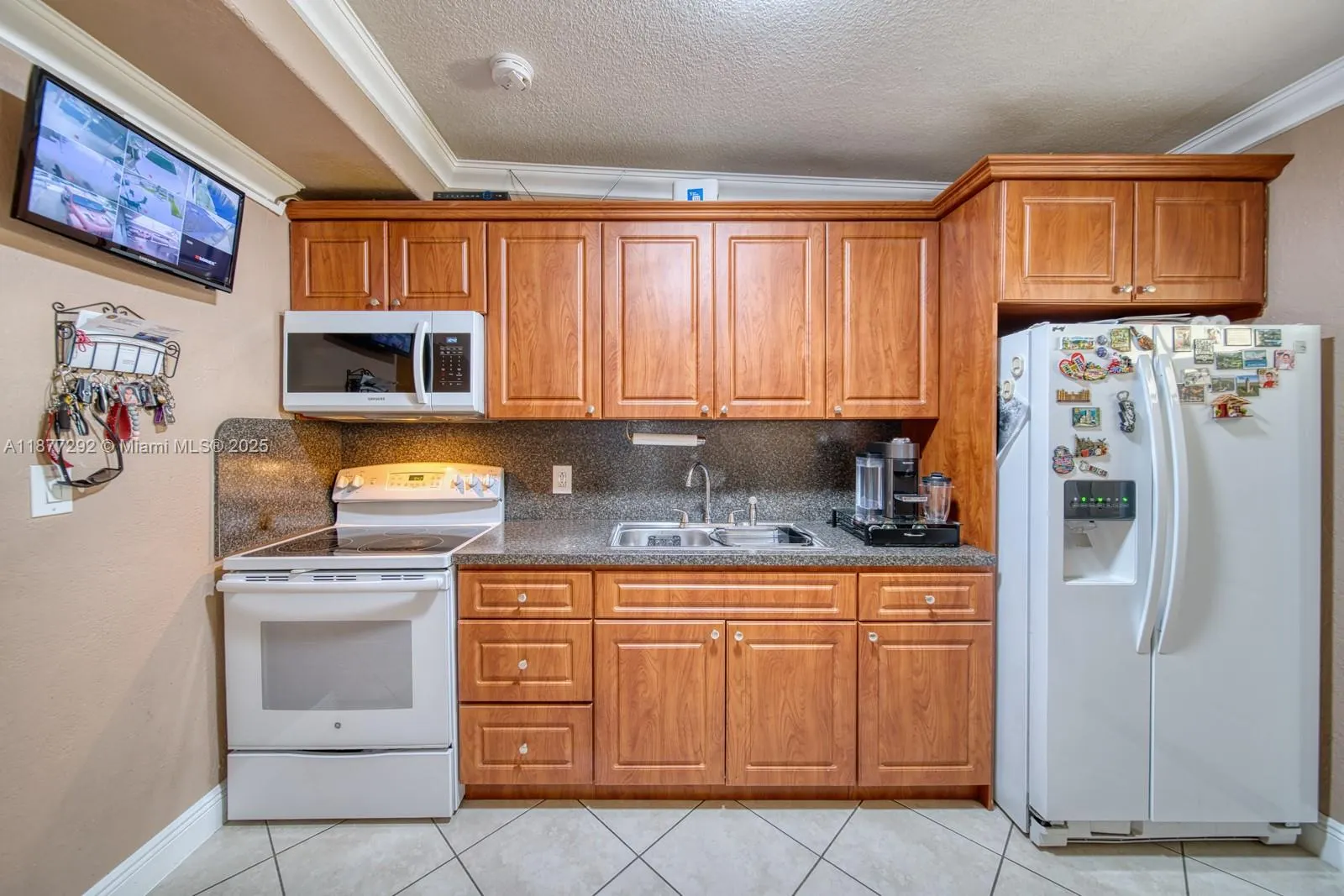 4150 E 9th Ct