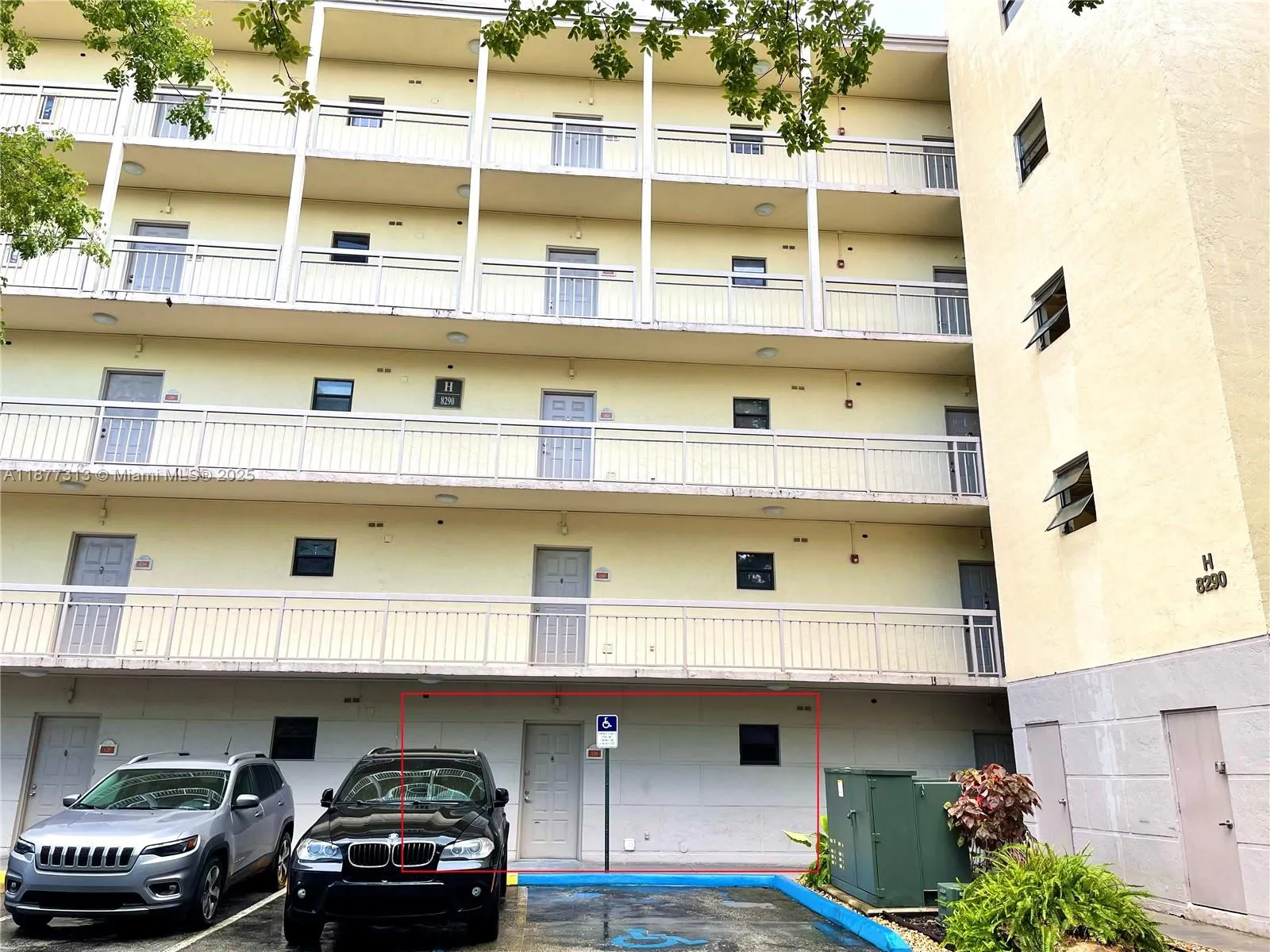 8290 Lake Dr, #128