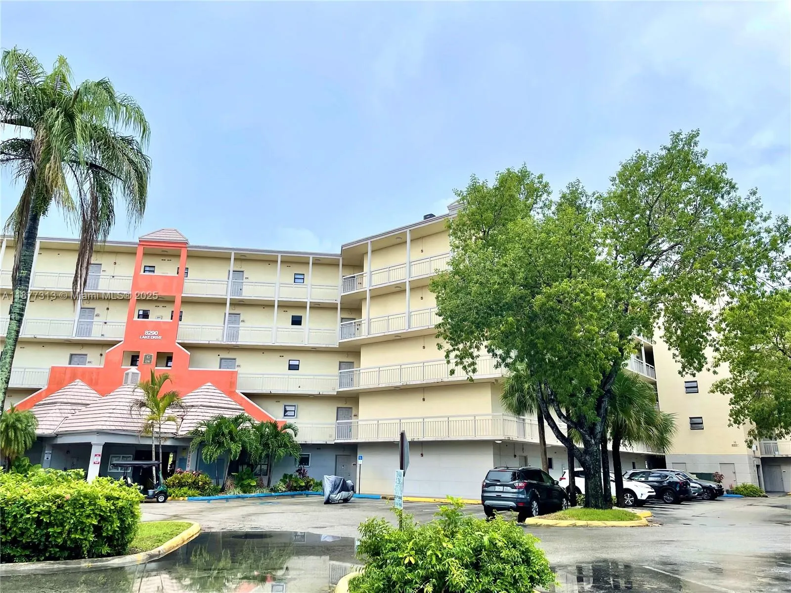 8290 Lake Dr, #128