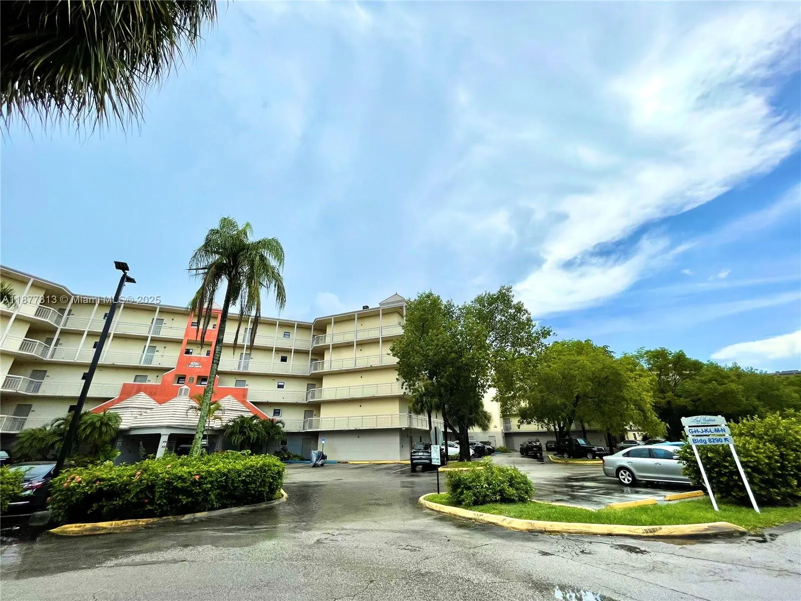 8290 Lake Dr, #128