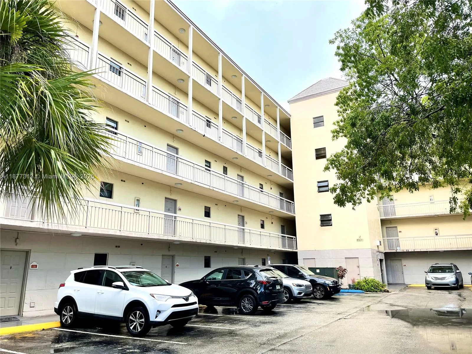8290 Lake Dr, #128