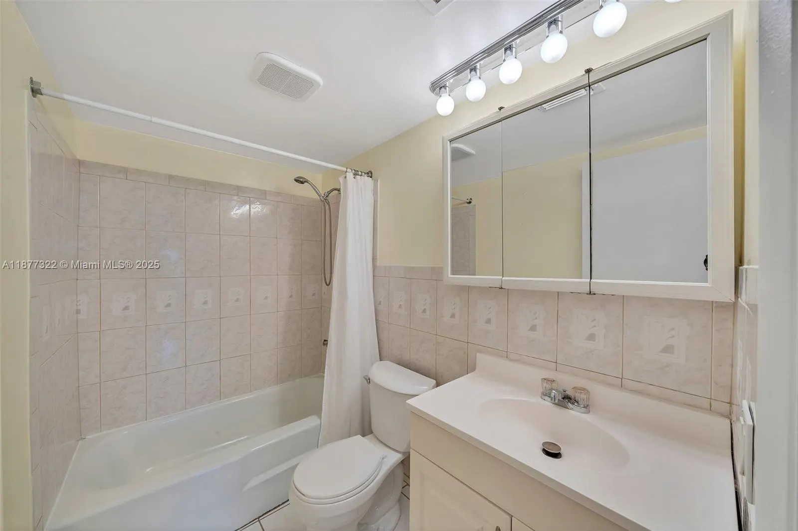 751 Pine Dr, #209