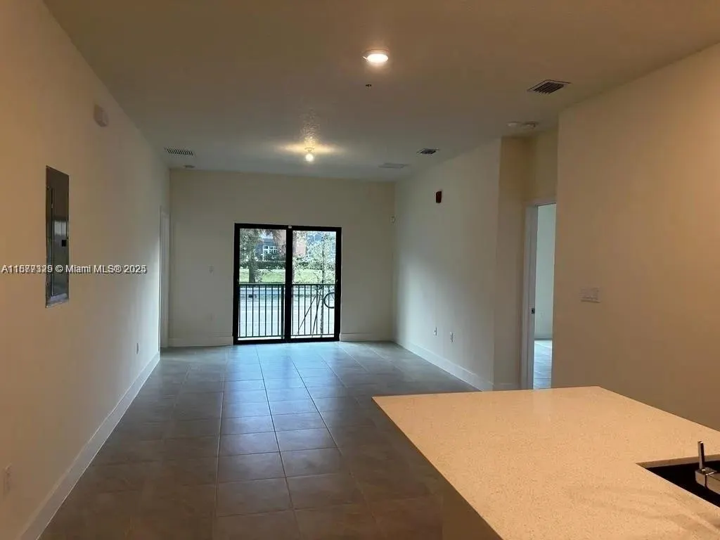 8001 NW 41th St, #105