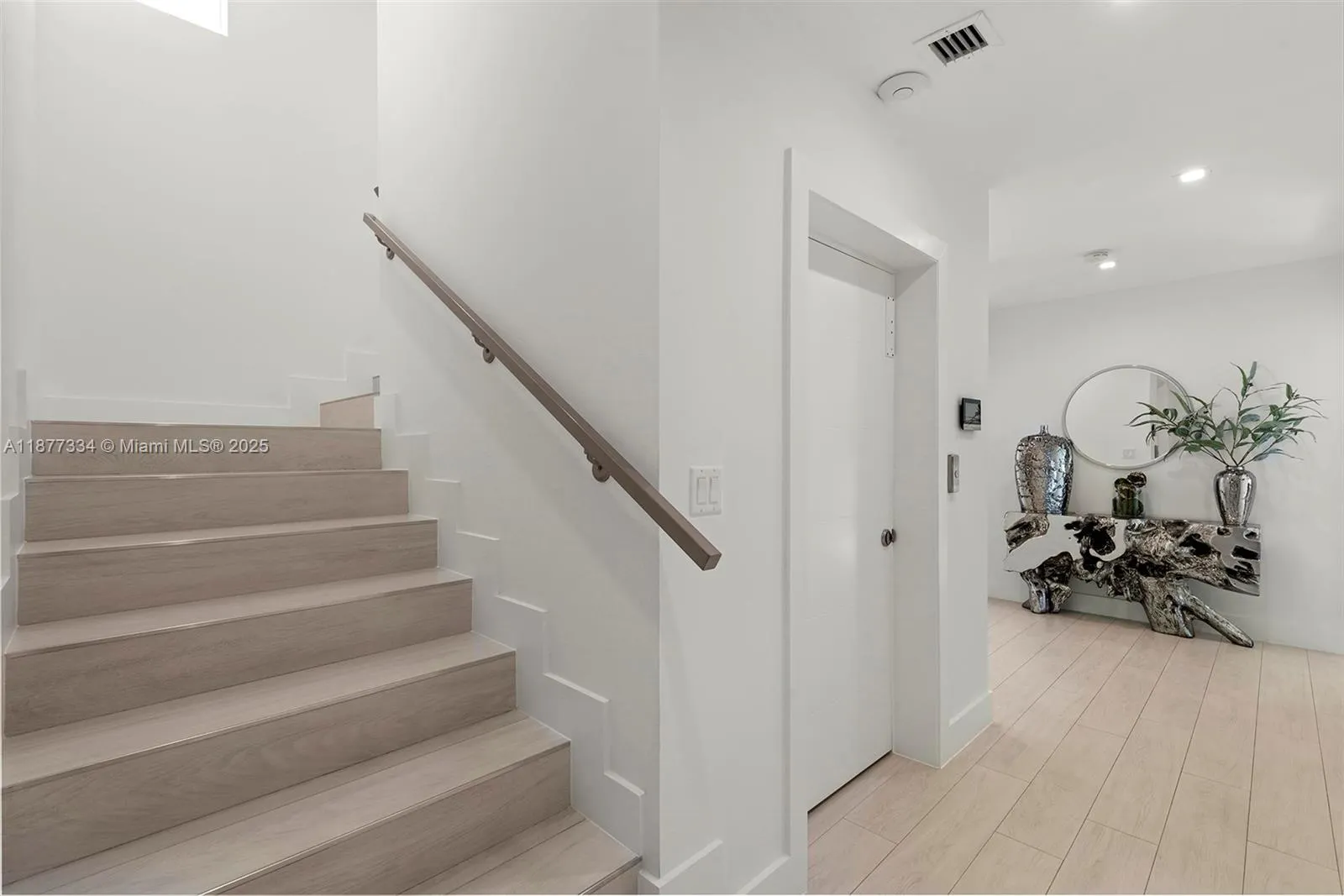 350 Desoto St