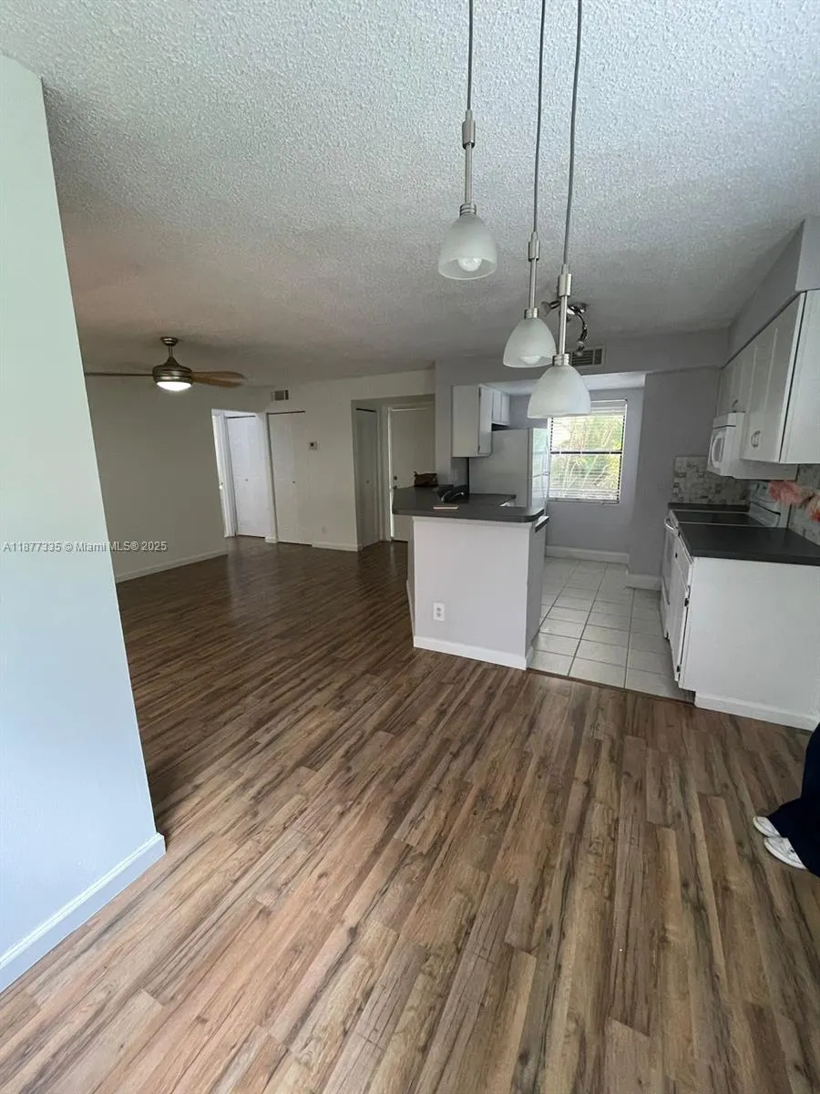 9999 Summerbreeze Dr, #413