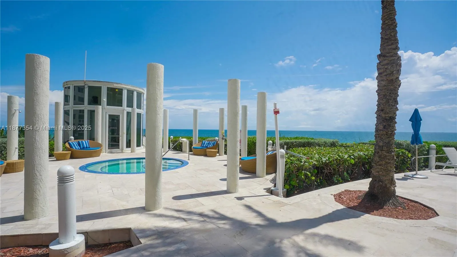17201 Collins Ave, #706