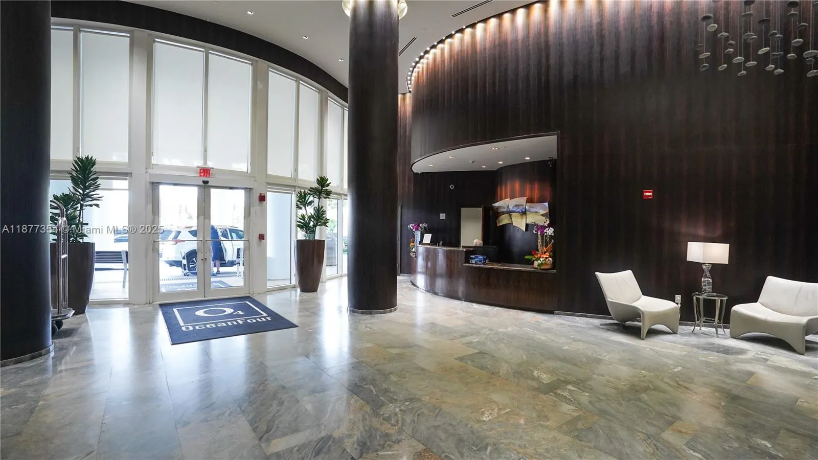 17201 Collins Ave, #706