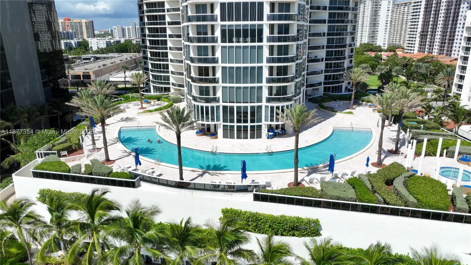 17201 Collins Ave, #706