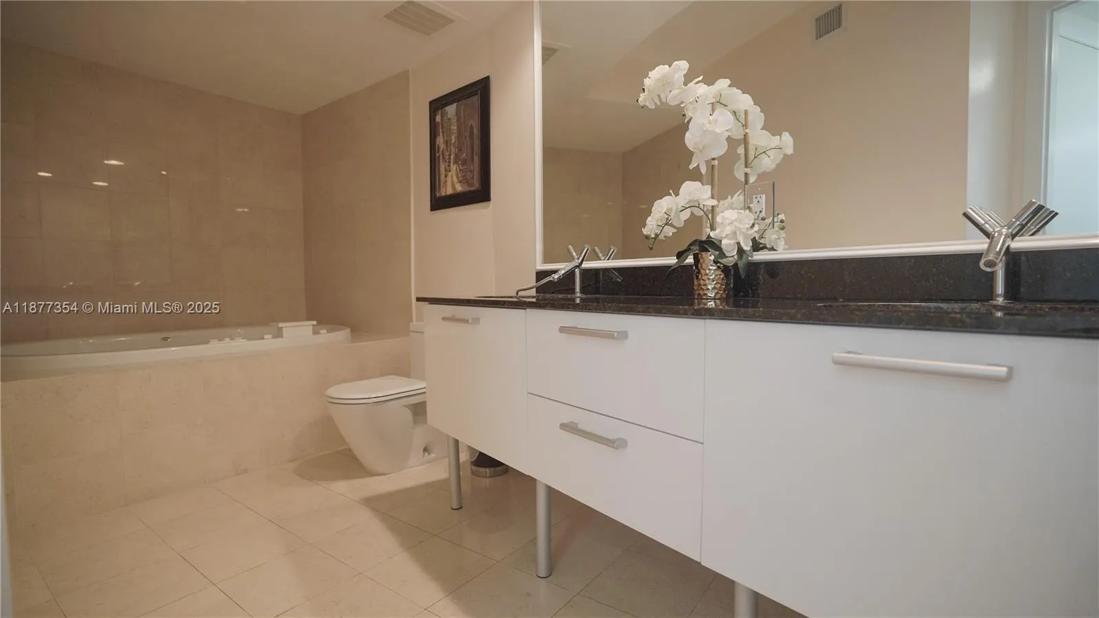 17201 Collins Ave, #706