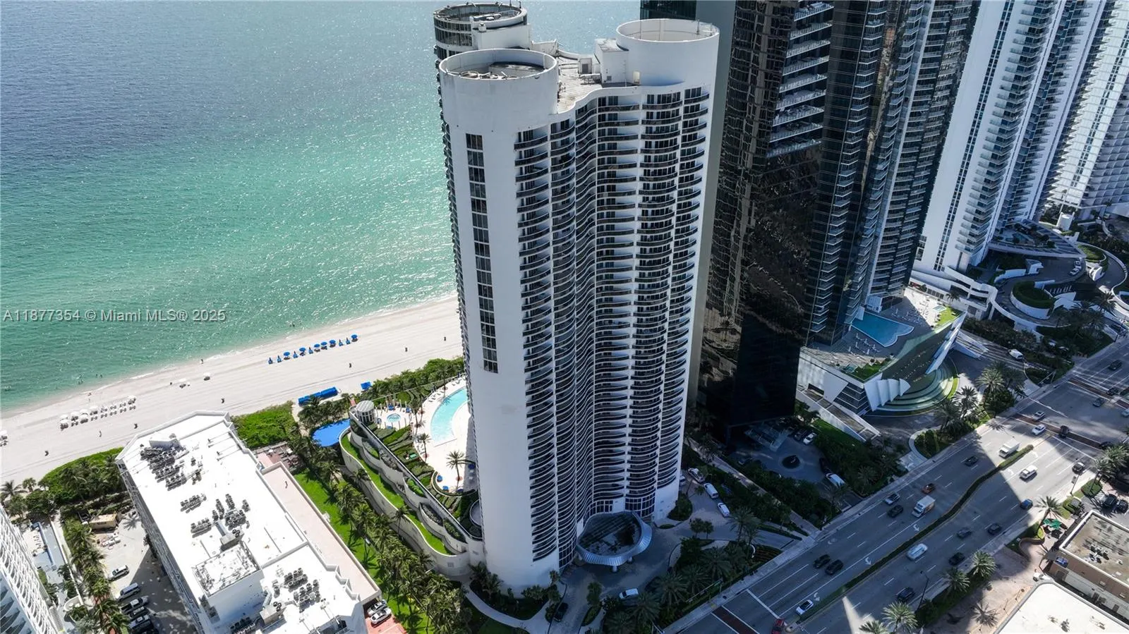 17201 Collins Ave, #706