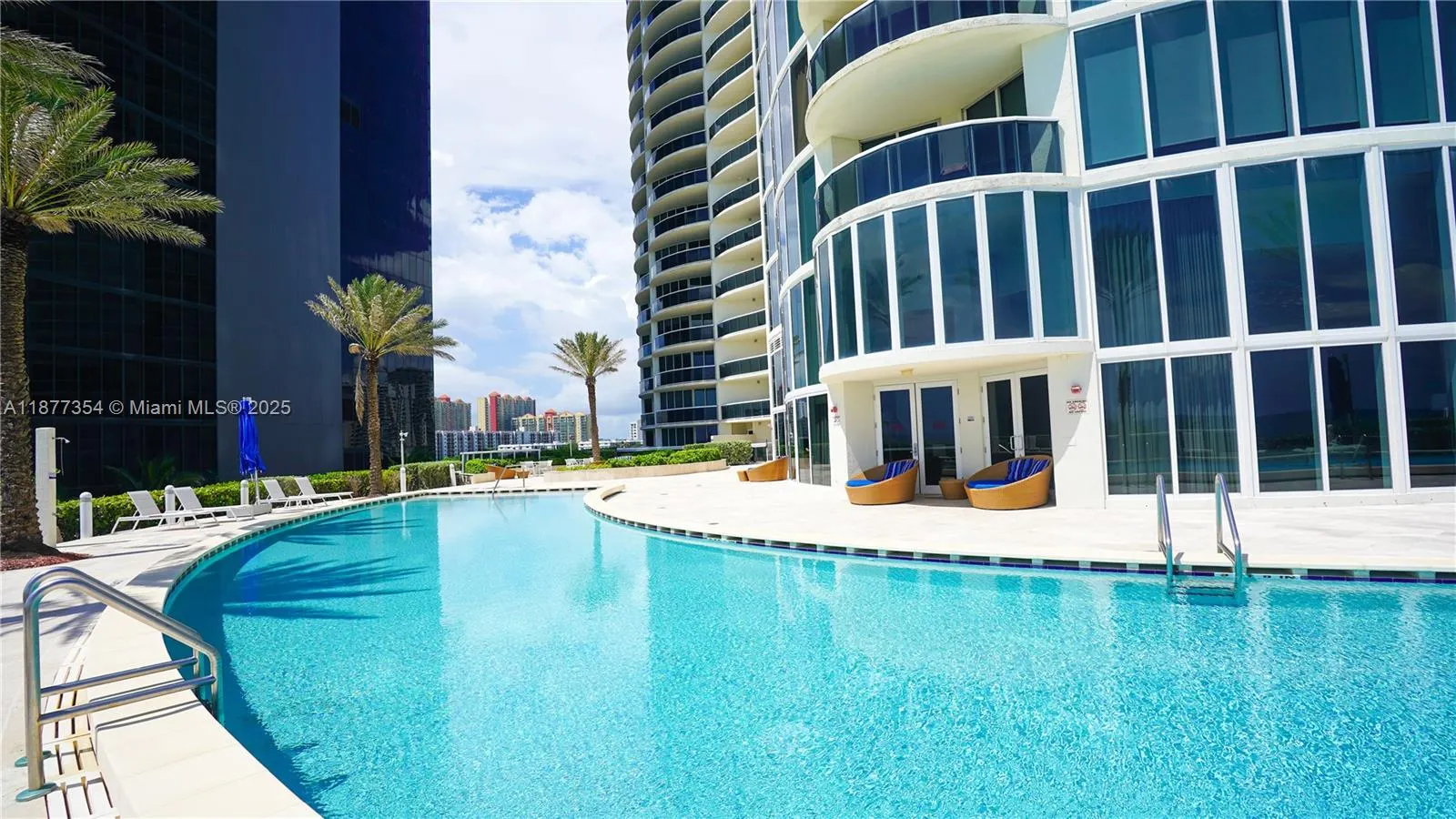 17201 Collins Ave, #706