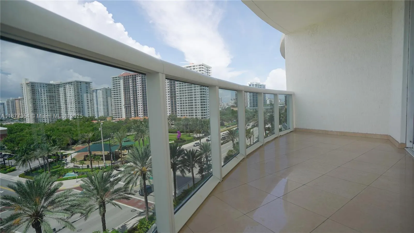 17201 Collins Ave, #706
