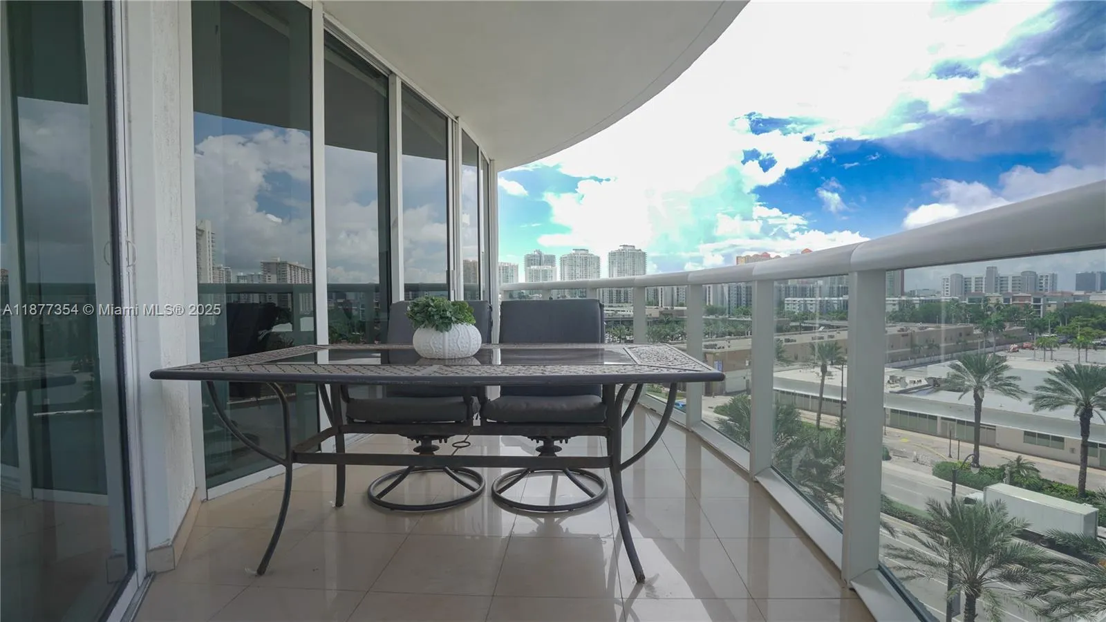 17201 Collins Ave, #706