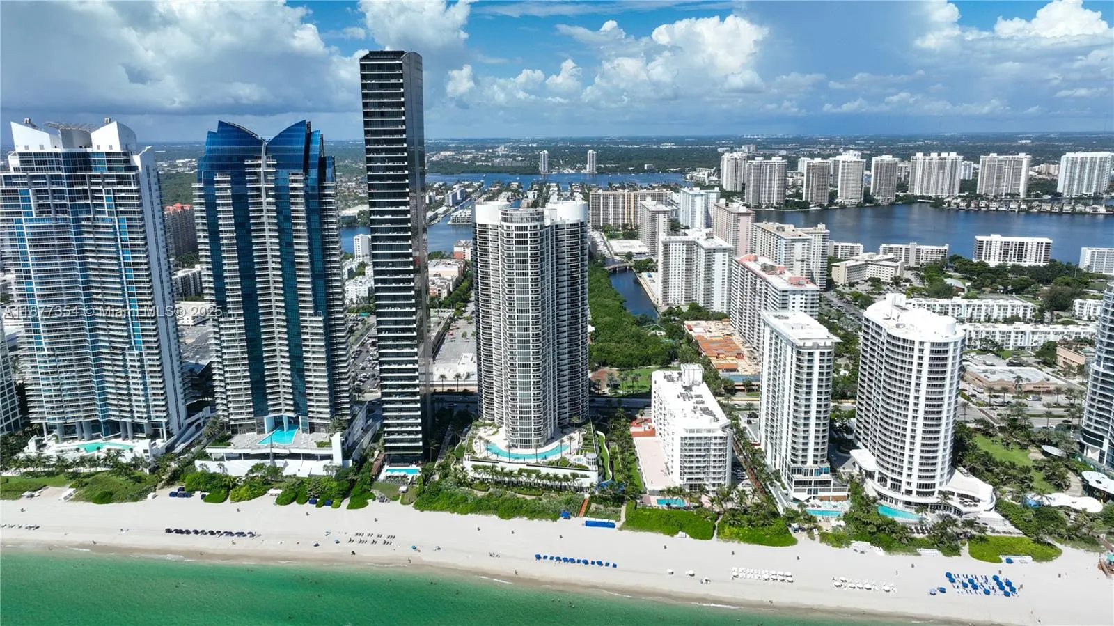 17201 Collins Ave, #706