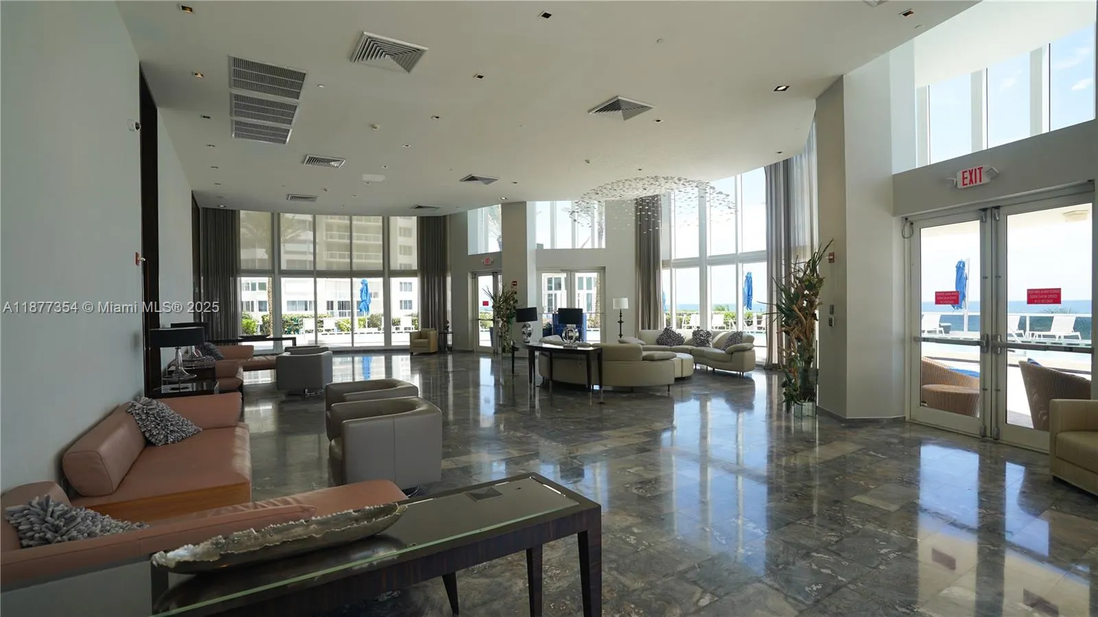 17201 Collins Ave, #706