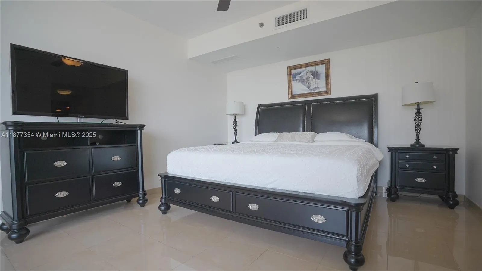 17201 Collins Ave, #706