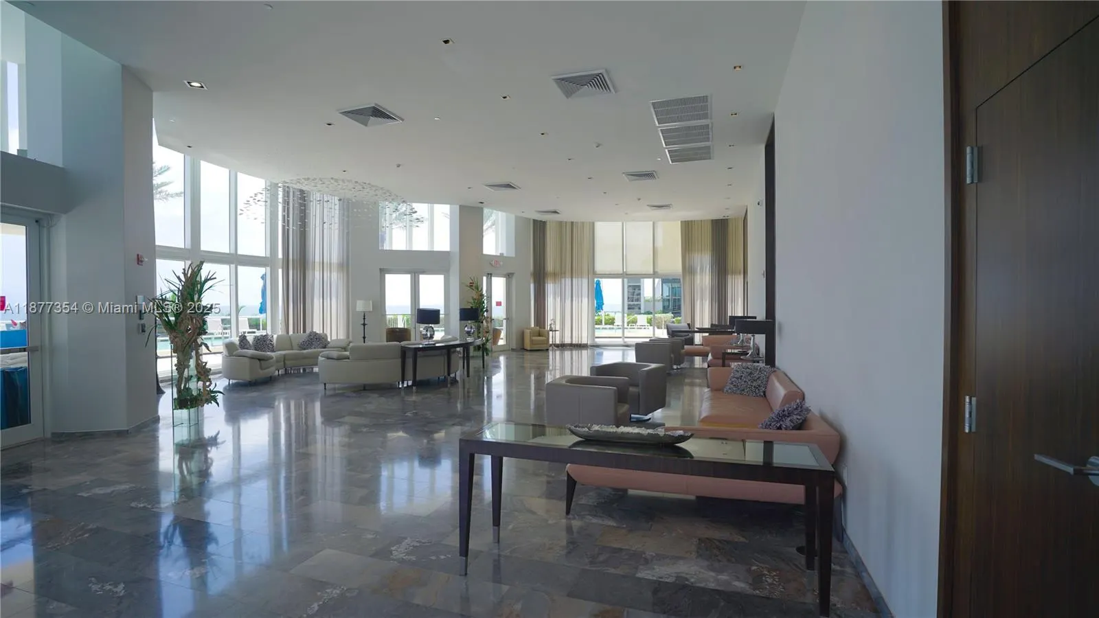 17201 Collins Ave, #706