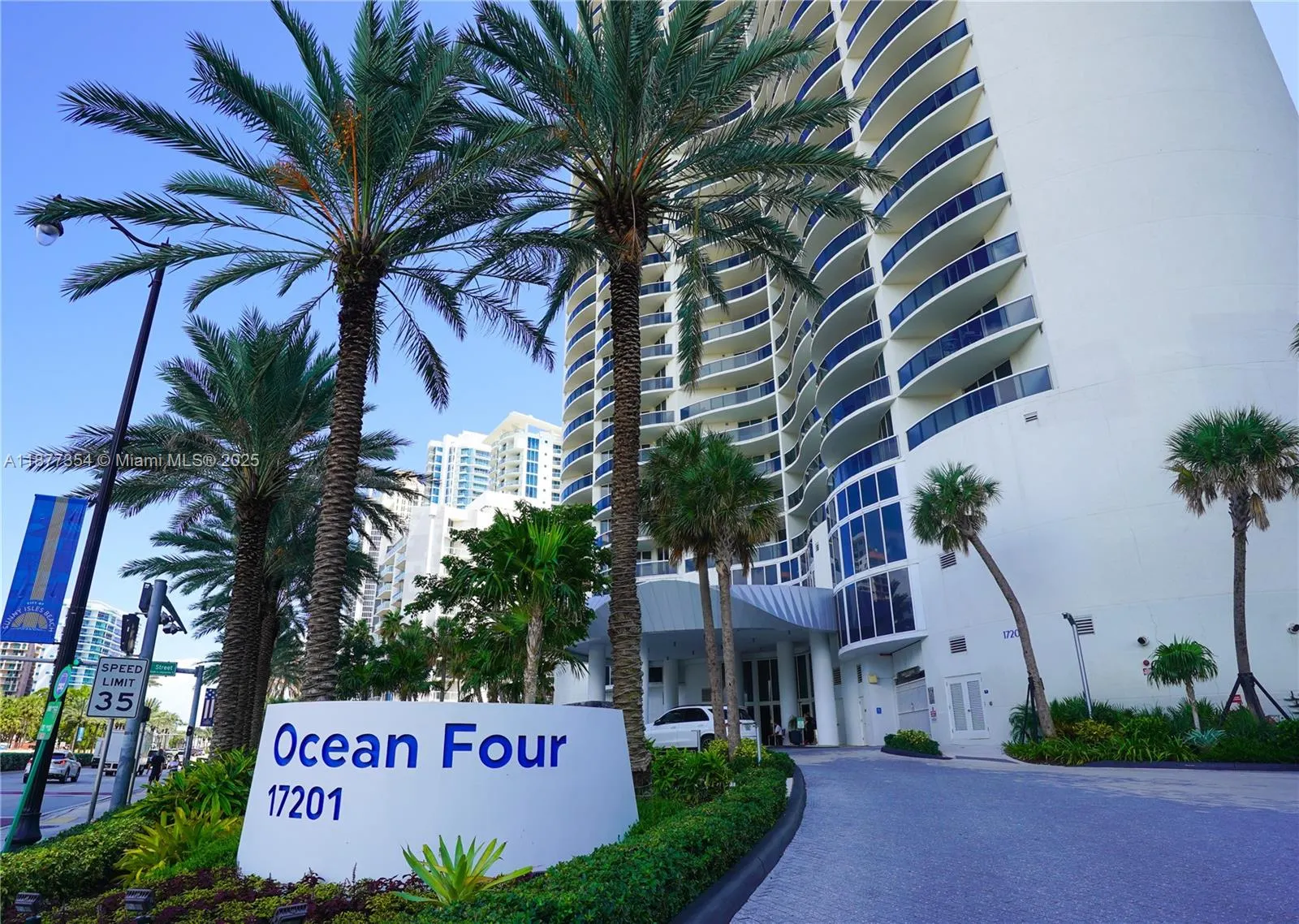 17201 Collins Ave, #706