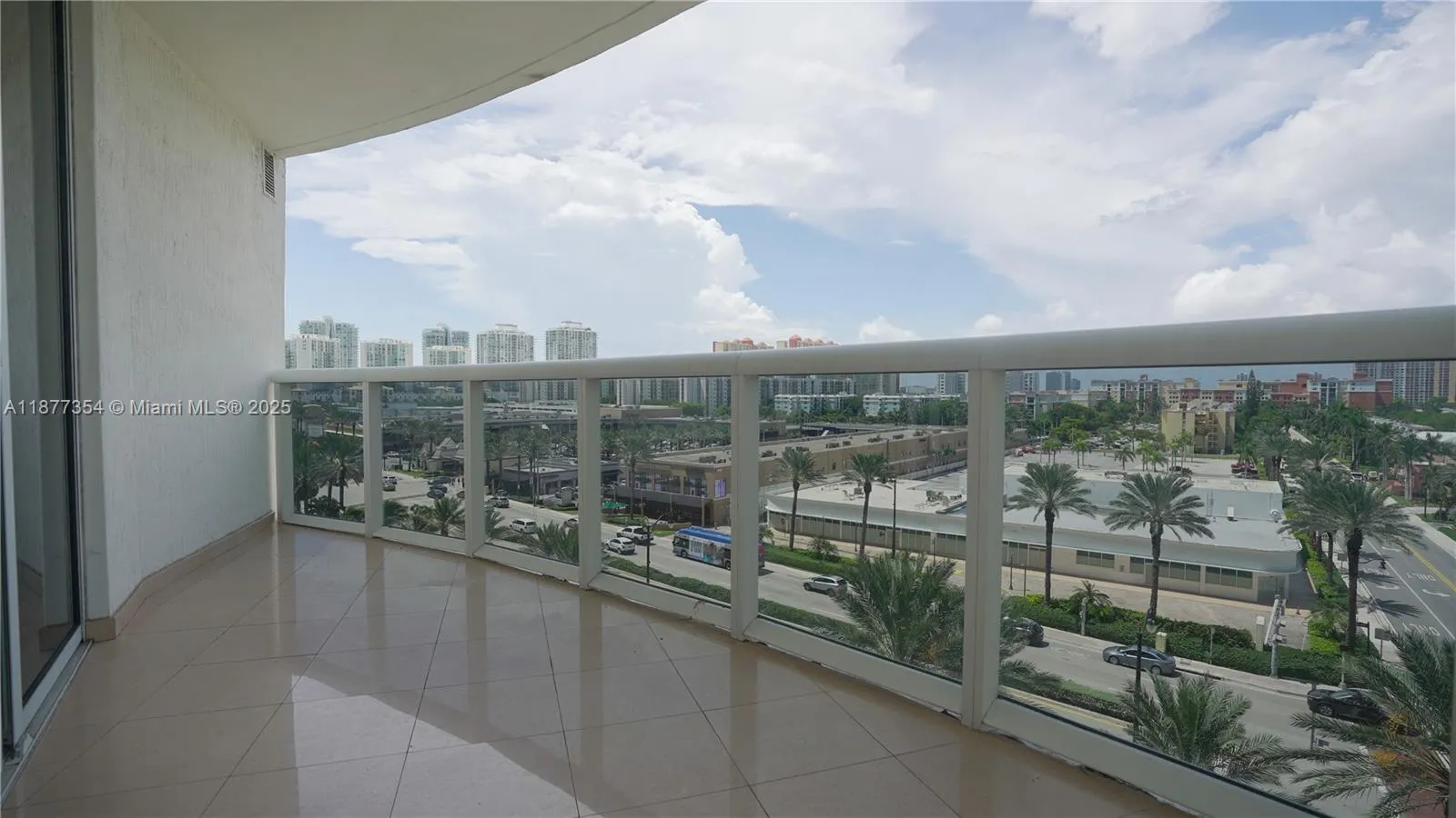 17201 Collins Ave, #706